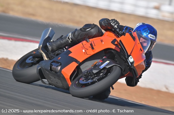 Efficace et facile, la KTM 990 RC R met vite en confiance