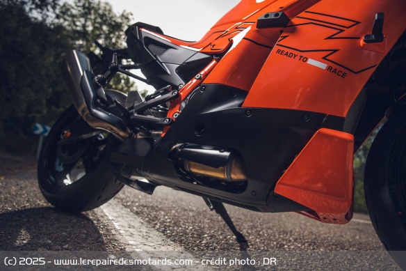 Le twin LC8c délivre 130 ch et 103 Nm