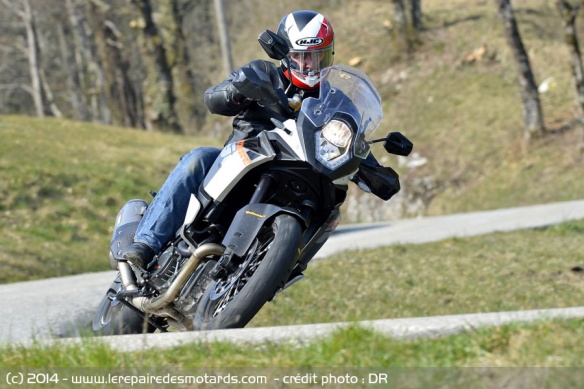 Attaque sur départementale KTM 1190 Adventure 