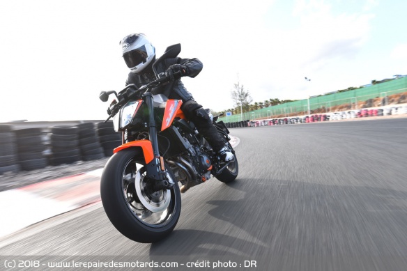 La 790 Duke offre un bon rayon de braquage