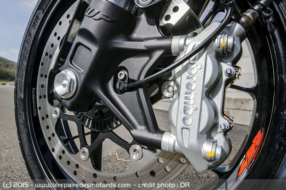 La 690R est équipée de frein Brembo