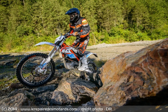 Escalade de rocher en KTM Freeride E-XC