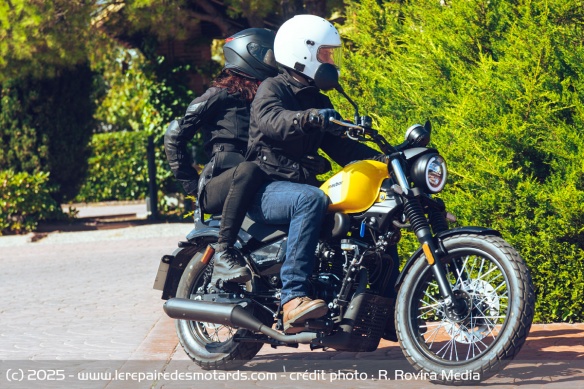 La Rockster convient très bien au duo, à condition d'avoir un passager de petit gabarit