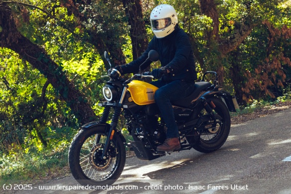 Le moteur permet de cruiser à 100 km/h sur voie rapide, mais peine au delà