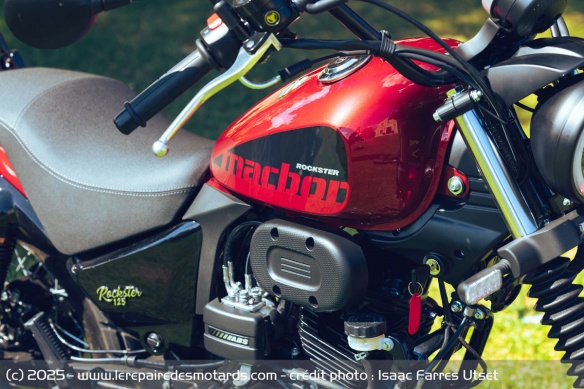 Le réservoir de 13,5 litres de la Rockster EVO