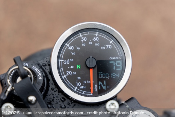 Le compteur de la moto &eacute;lectrique Maeving RM2