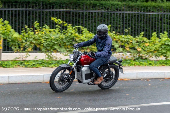 Essai de la moto &eacute;lectrique Maeving RM2
