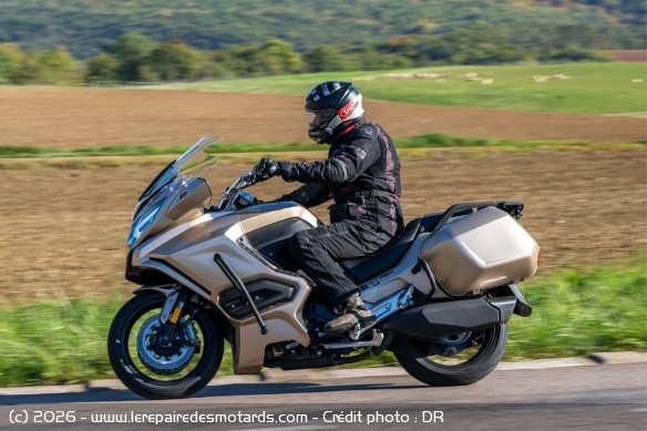 Essai de la routi&egrave;re Mash GT750