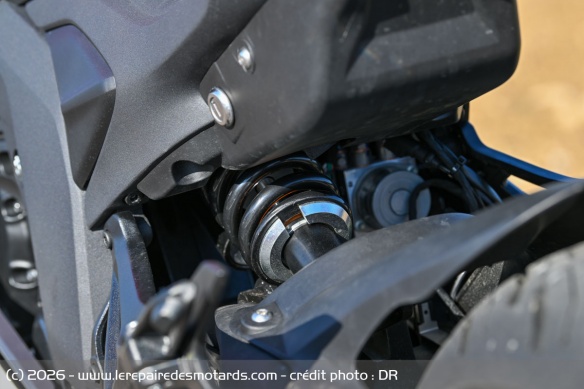L'amortisseur arri&egrave;re de la Mash K750