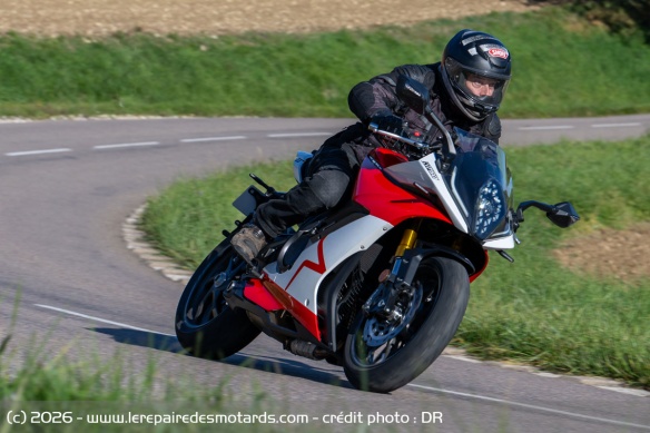 La g&eacute;om&eacute;trie de la K750 favorise plus la stabilit&eacute; que l'agilit&eacute;