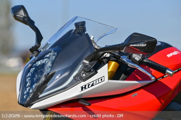 Le phare avant &agrave; LED de la Mash K750