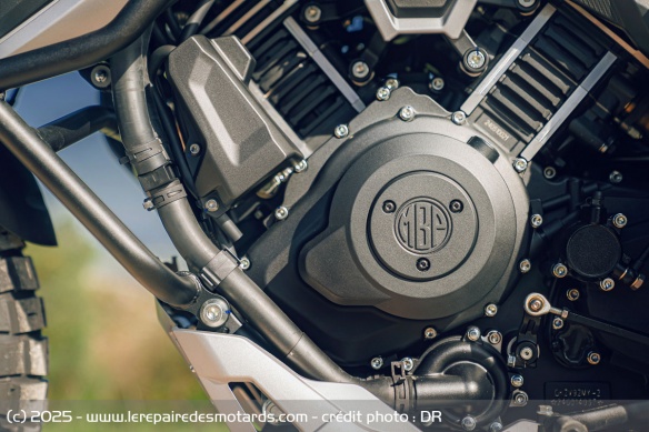 Le V-Twin à 80° délivre jusqu'à 87 ch et 89 Nm 