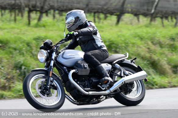 Un 850 cm3 nettement plus performant et une partie-cycle capable d'encaisser plus de puissance