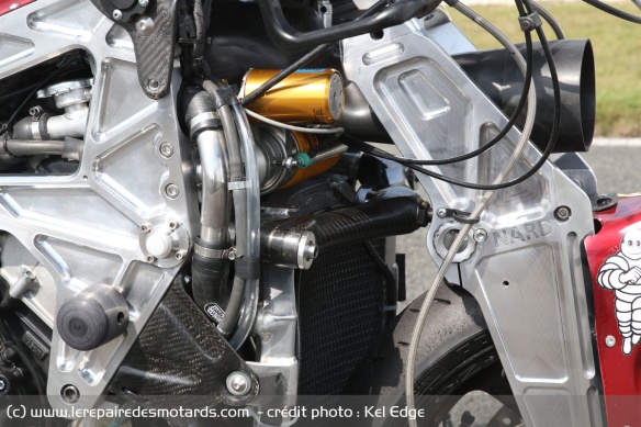 La suspension avant de type Fior repose sur un amortisseur Öhlins TTX