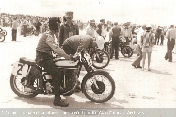 Dick Klamfoth au départ de la Daytona 200 de 1952
