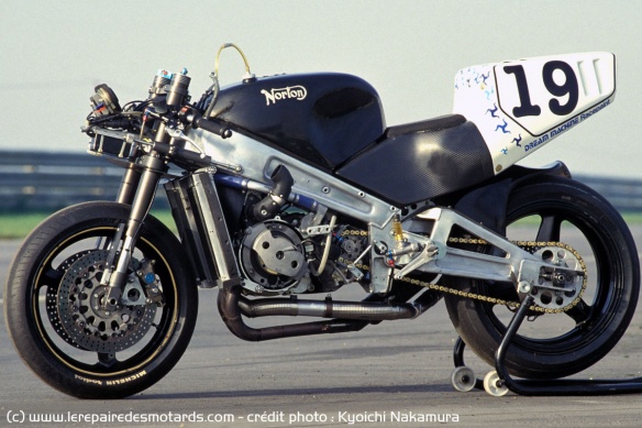 La Norton Abus NRS 588 victorieuse du Senior TT