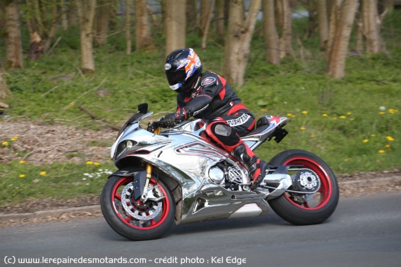 Essai de la sportive Norton V4-SS sur route