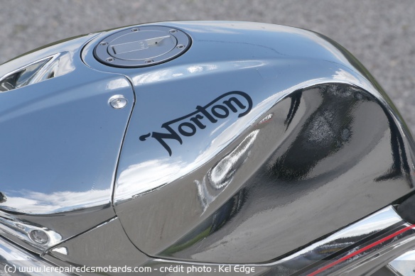Le réservoir de la Norton V4-SS