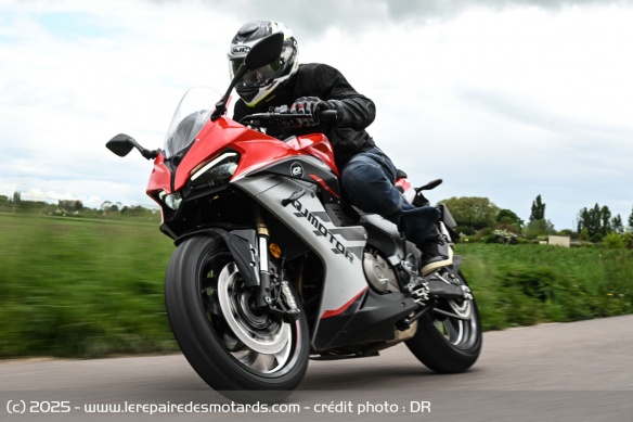 Dans l'ensemble, la SRK 600 RS se montre assez facile et bien née