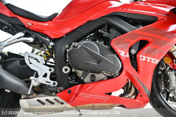 Le moteur 4 cylindres de la QJMotor SRK800RR