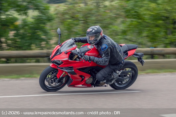 Essai de la sportive QJMotor SRK800RR