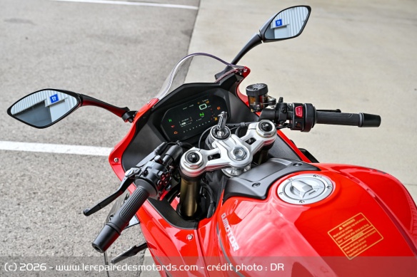 Le r&eacute;servoir de la QJMotor SRK800RR