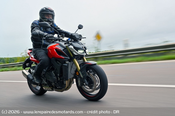 Manque de protection et vibrations à vitesse stabilisée ne jouent pas en faveur des sorties sur autoroute