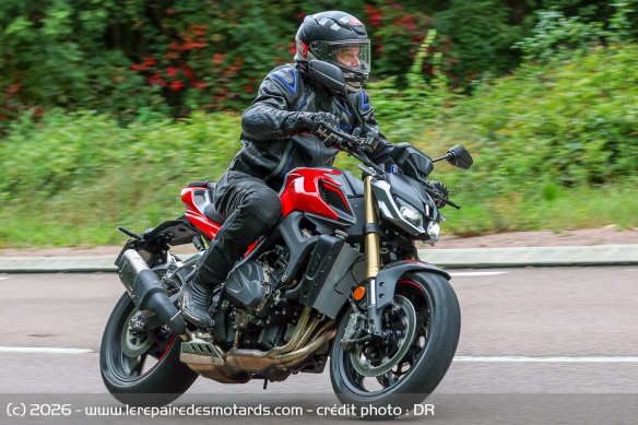 Le cadre aluminium facilite les passages d'un angle à l'autre