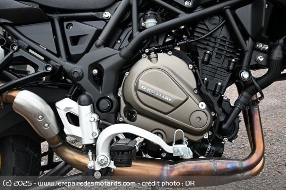 Le moteur de la QJMOTOR SRT 700 SX Touring