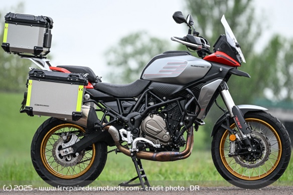 La QJMOTOR SRT 700 SX Touring