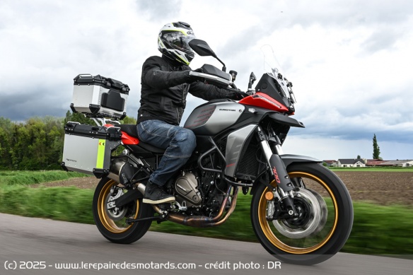 La SRT 700 SX Touring se montre très réactive