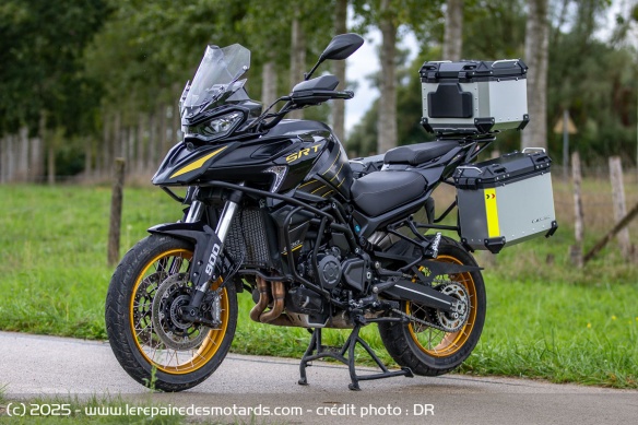 La QJMOTOR SRT 900 SX Touring s'affiche à 9.999 euros