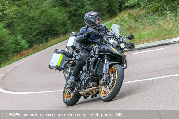 Lourde, avec un poids au placé, la SRT reste assez équilibrée