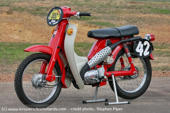 Essai de la Suzuki F50 Super Stepthru