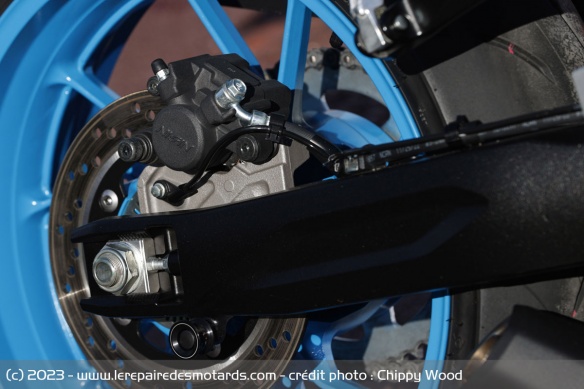 Le frein arrière de la Suzuki GSX-8S