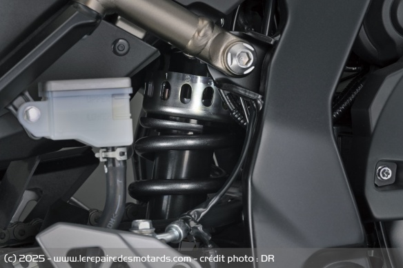 Les suspensions KYB ne sont r&eacute;glages qu'en pr&eacute;charge &agrave; l'arri&egrave;re 