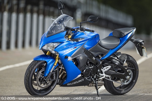 La Suzuki GSX-S 1000 F reprend la même base technique que la version naked