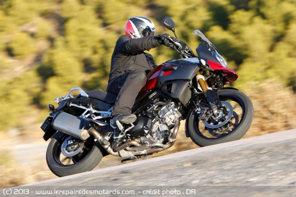 Suzuki DL VStrom 1000 sur autoroute