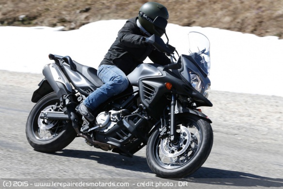 Suzuki V-Strom 650 XT sur autoroute