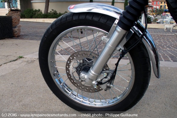 Roue avant de la 440 Gran Turismo