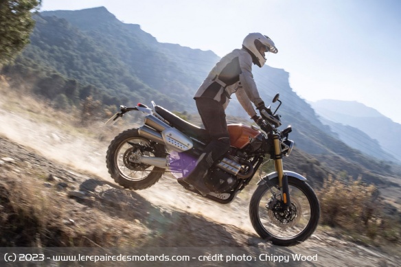 La Scrambler 1200 sait très bien faire oublier son poids sur les chemins