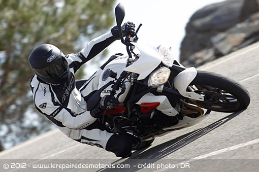 Triumph Street Triple 675 R départementale