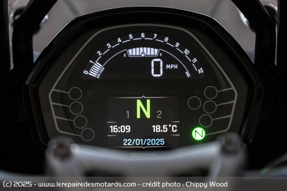 Mi TFT mi LCD, le compteur daté n'est clairement pas le point fort de la Tiger Sport