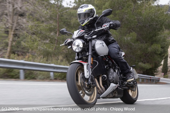 Stable à haute vitesse, la Trident connait quelques vibrations mais qui ne sont pas gênantes à vitesse stabilisée