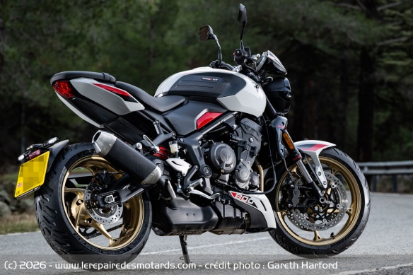 Avec ses 810 mm de hauteur de selle, la Trident s'ouvre à de nombreux gabarits