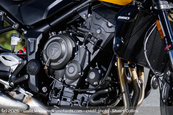 Le moteur trois cylindres de la Triumph Trident 660