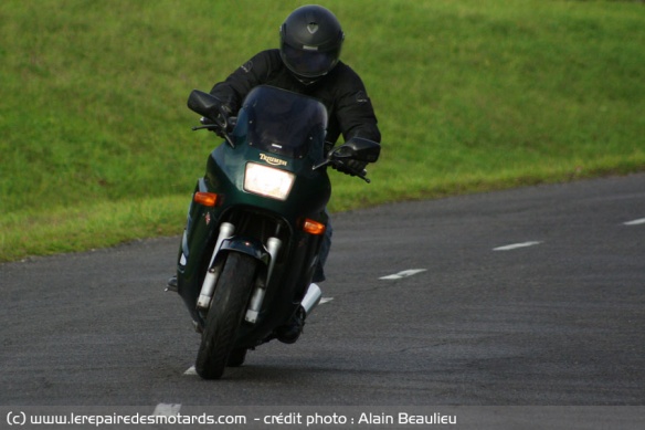 Endurante, confortable, la Triumph Trophy est une boulimique des kilomètres