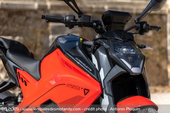 Derrière l'habillage futuriste, certaines finitions laissent à désirer