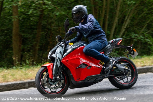Si la marque annonce 155 km/h, nous avons eu du mal à atteindre les 130 km/h compteur