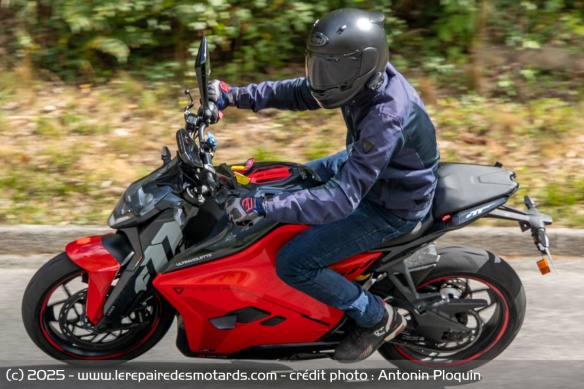 Passé les 60 km/h, les reprises perdent de leur superbe, mais les performances restent suffisantes pour un équivalent 125